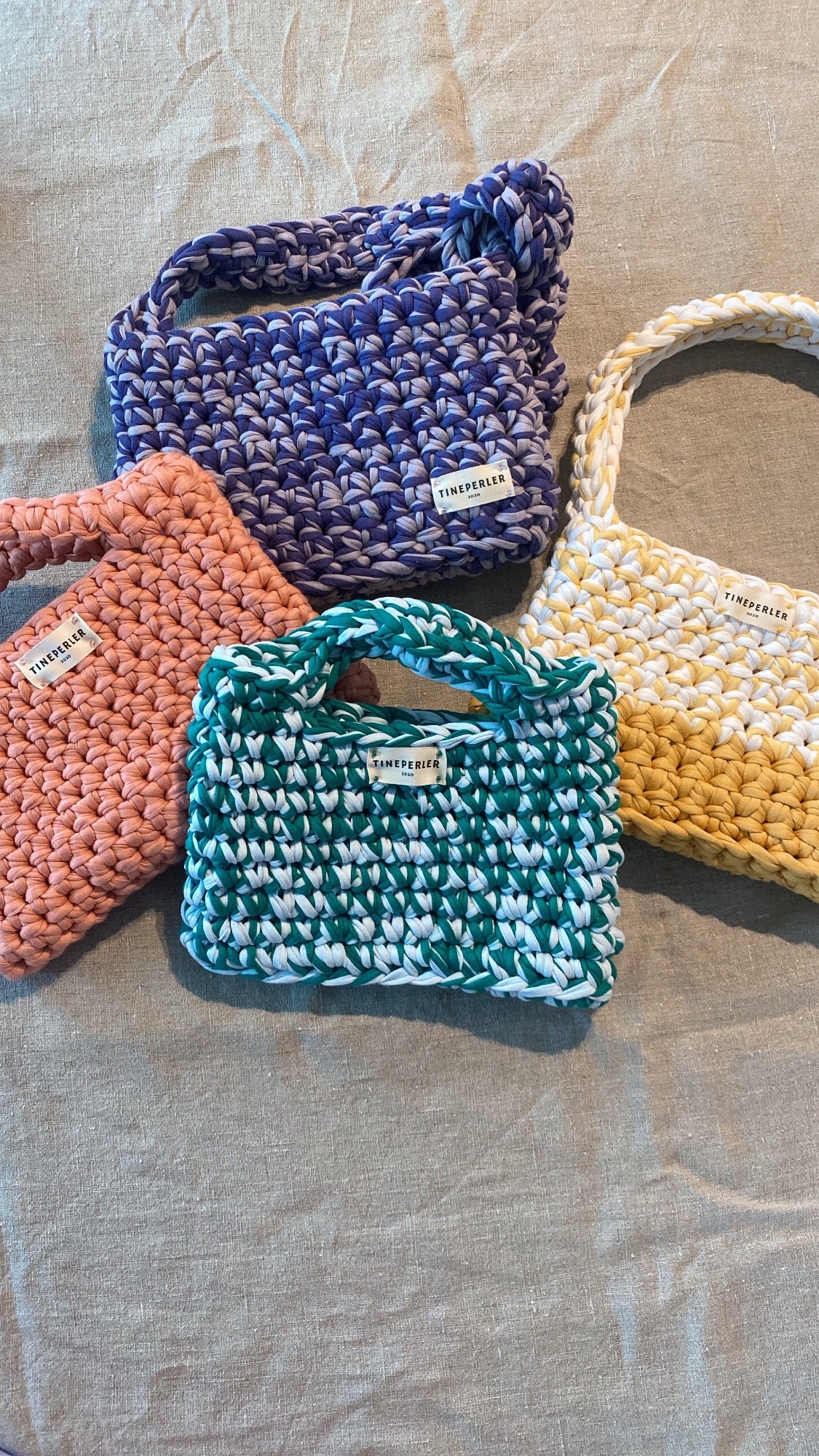 Liten veske, lang hank